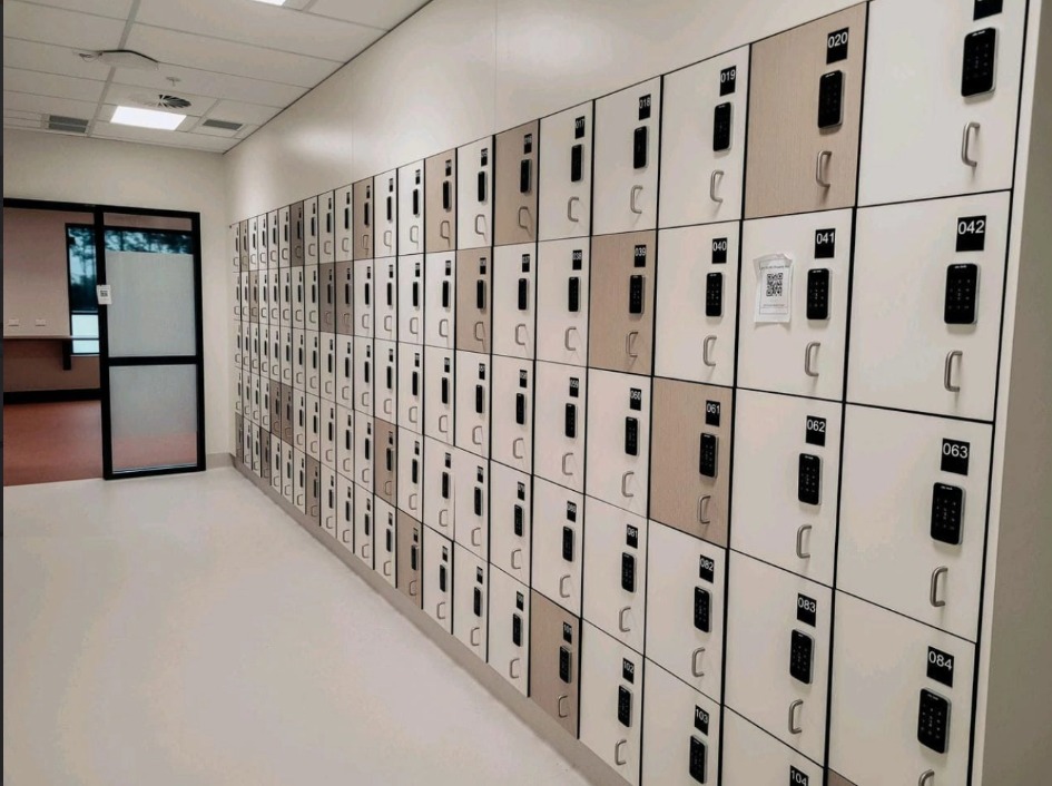 How Office Lockers Help Maintain Cleaner Work Environments